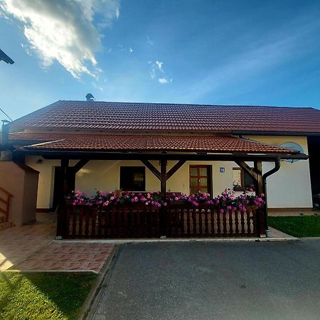 Guest House Gacka Rogic Otocac Exterior photo