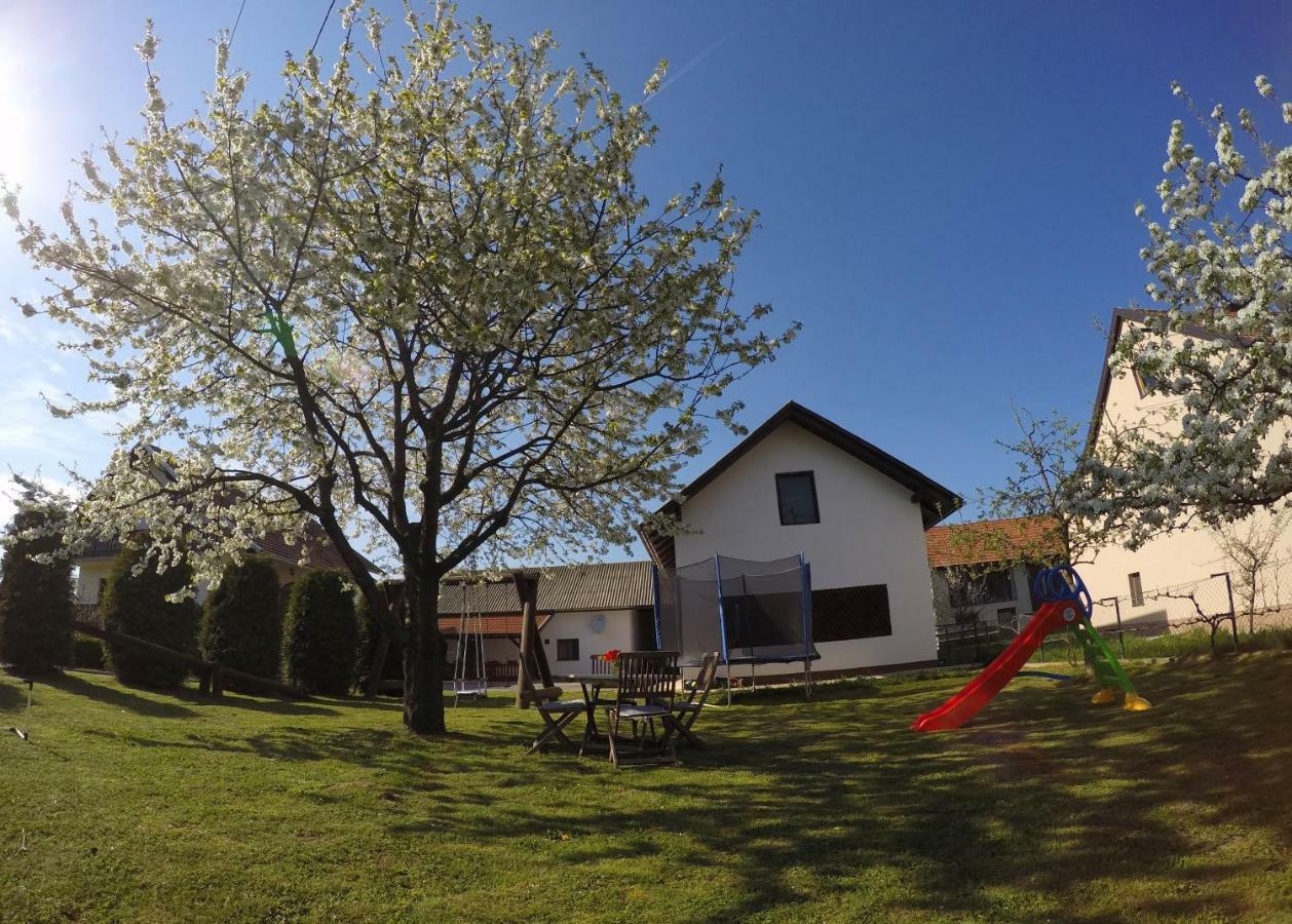 Guest House Gacka Rogic Otocac Exterior photo